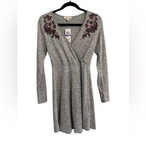 Ultra flirt soft grey dress and floral accent - size S NWT